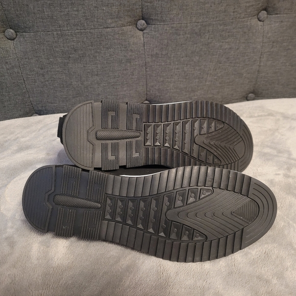 Men's Shoes - Picture 3 of 4